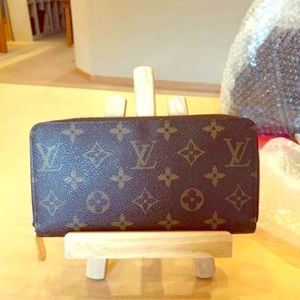 Authentic LV long zippy wallet